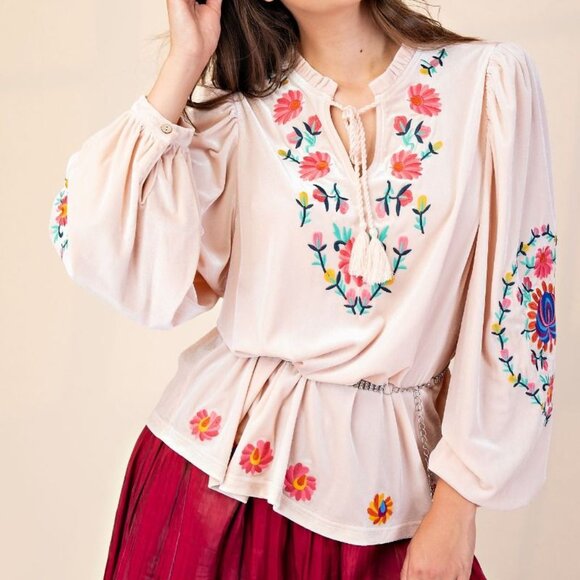 3-1205 *BOUTIQUE* PLUS Easel Velvet Embroidered Boho Lux Cream Champaign Top - Picture 1 of 5